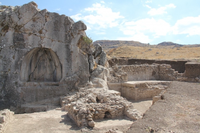 Çorum'da Romalılara ait 1800 yıllık havuz ve veranda bulundu